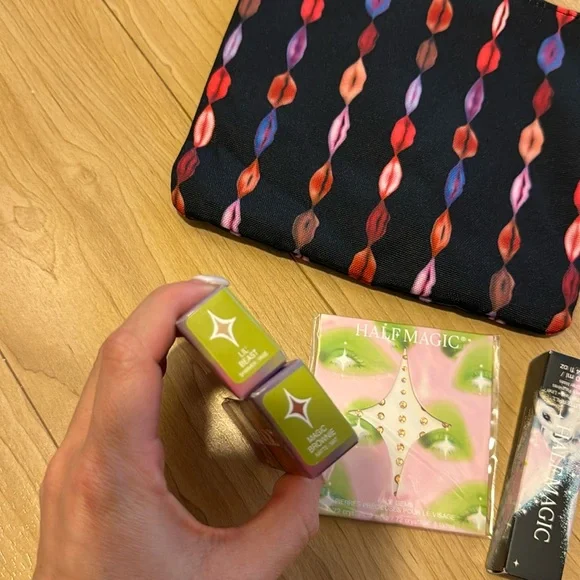 Half Magic Makeup Set - Picture 3 of 6